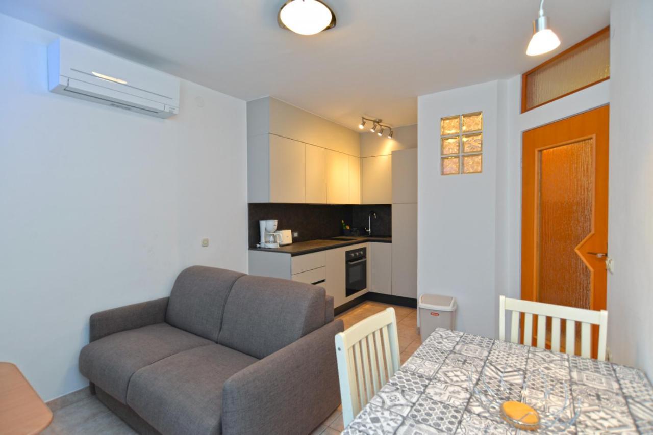 Apartments Elvis 1299 Vrsar Exterior foto