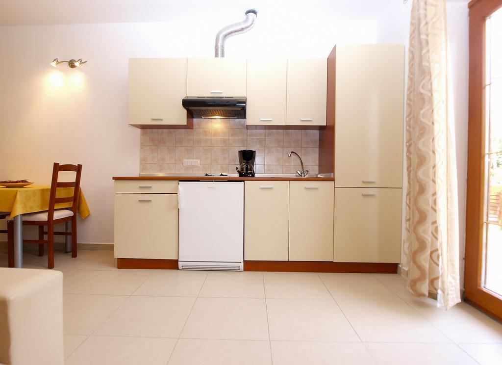 Apartments Elvis 1299 Vrsar Exterior foto