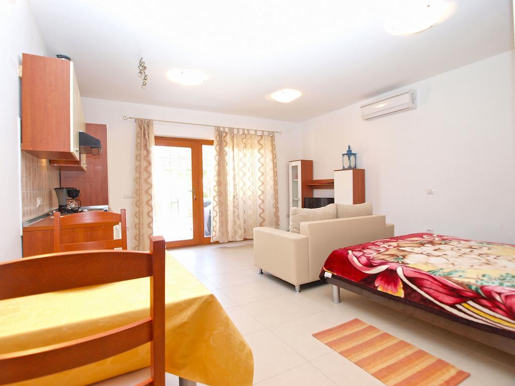 Apartments Elvis 1299 Vrsar Exterior foto